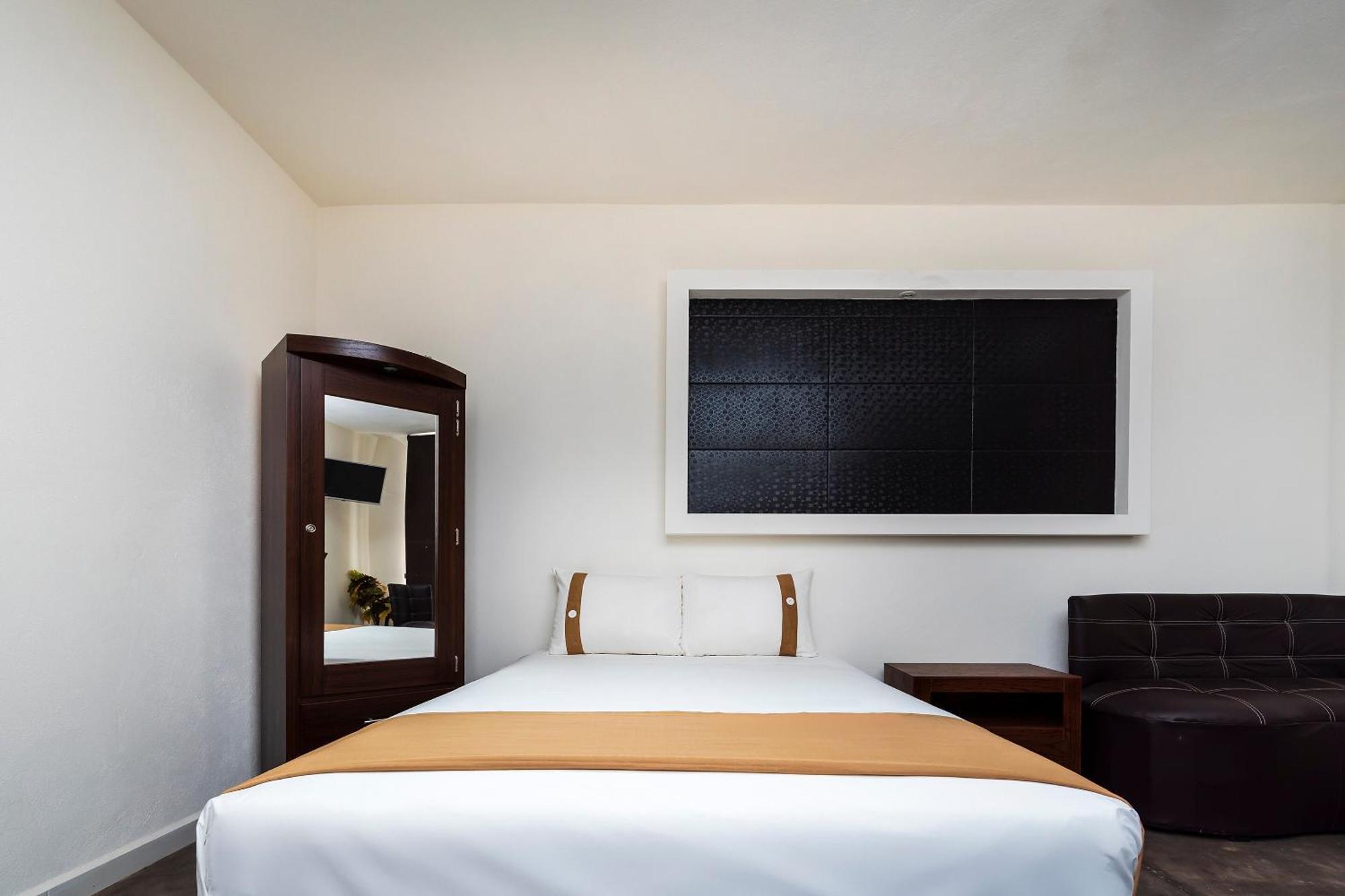 Capital O Hotel Joyma Suites, San Luis ซานหลุยส์โปโตซิ ภายนอก รูปภาพ